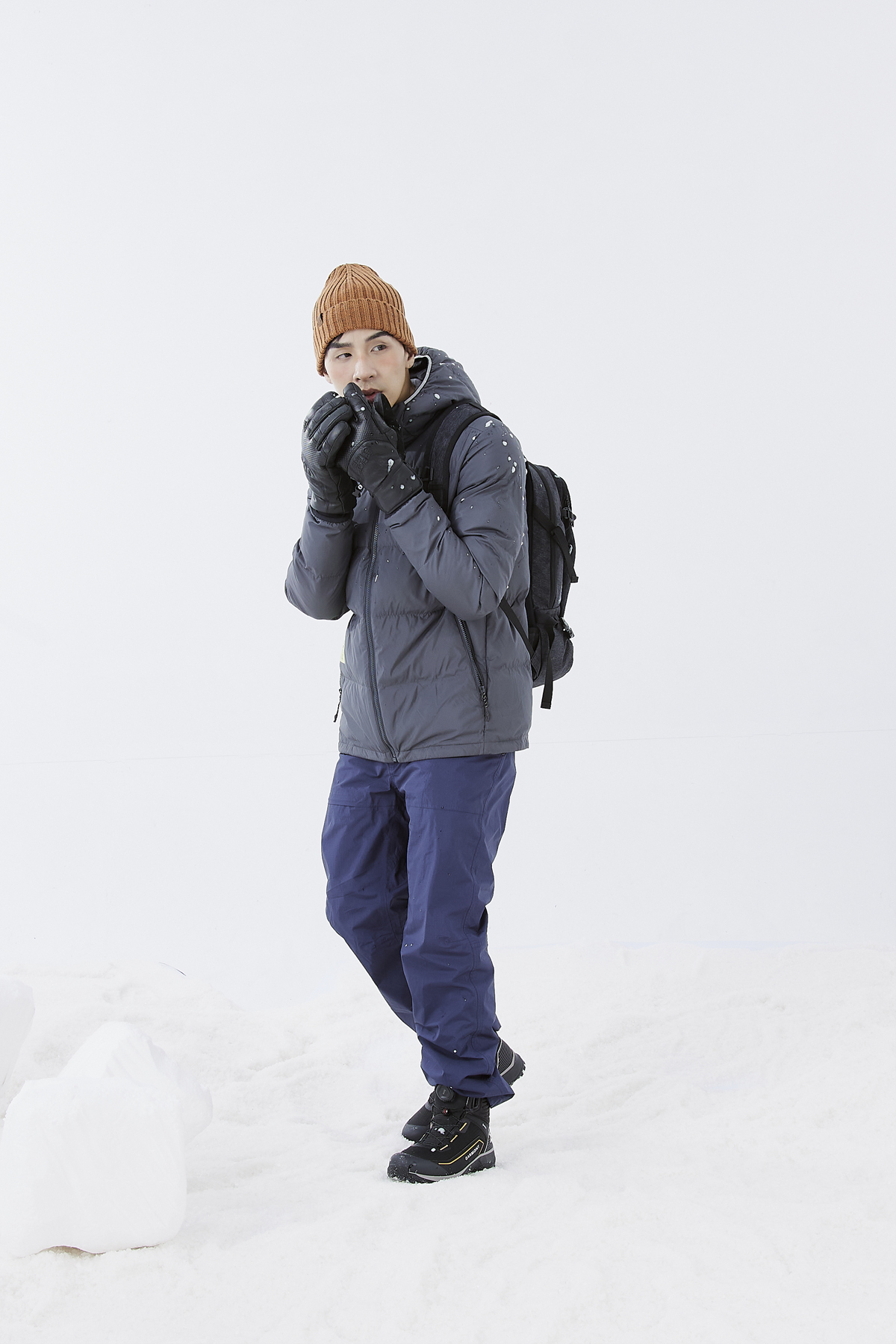 男SMAWARM BALL海洋溫控防風保暖連帽外套 ( 霧灰)）